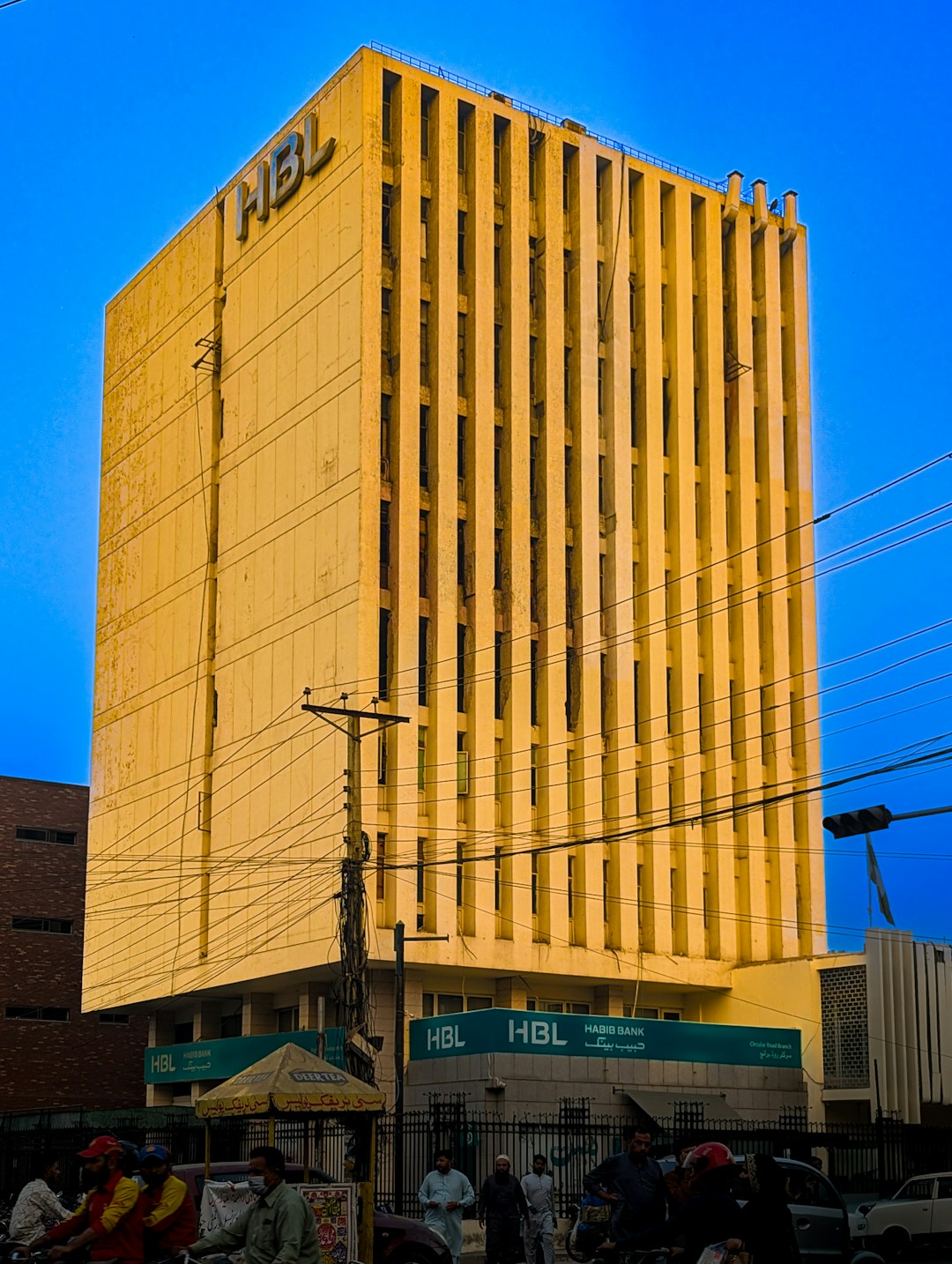 Bank building in Faisalabad, illustrating Pakistan's monetary policy and banking sector; photograph by Aman Arshad via Unsplash.